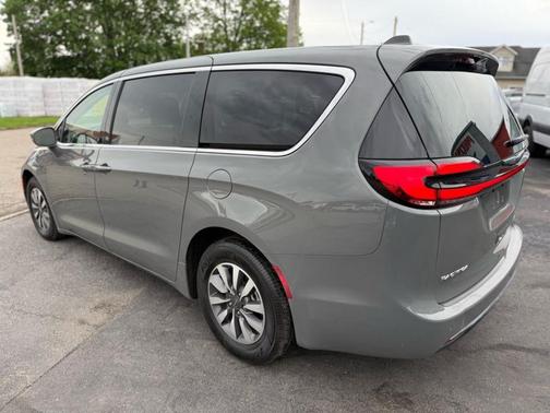 2022 Chrysler Pacifica Hybrid Touring L