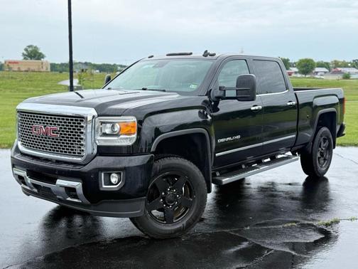 Black 2015 GMC Sierra 2500 Denali Truck