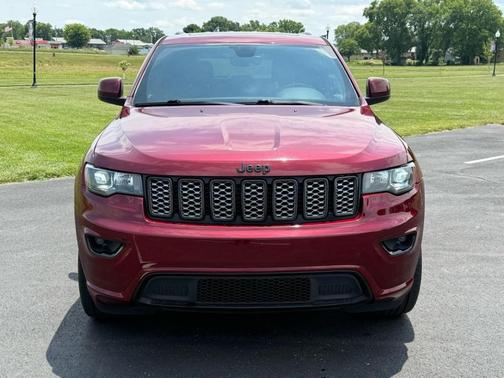 Red 2018 Jeep Grand Cherokee Altitude