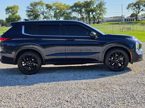 Blue 2022 Mitsubishi Outlander SE