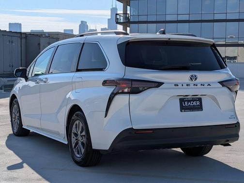 2023 Toyota Sienna XLE