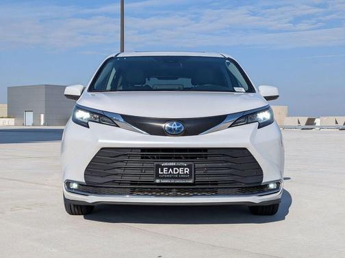 2023 Toyota Sienna XLE