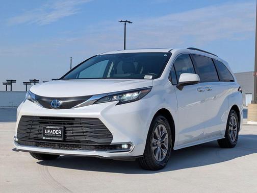 2023 Toyota Sienna XLE
