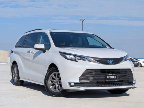 2023 Toyota Sienna XLE