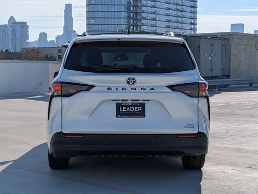 2023 Toyota Sienna XLE