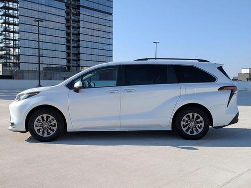 2023 Toyota Sienna XLE