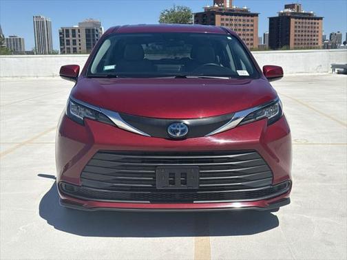 2021 Toyota Sienna LE