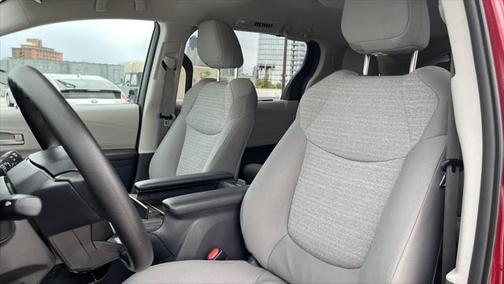 2021 Toyota Sienna LE