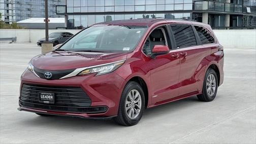 2021 Toyota Sienna LE