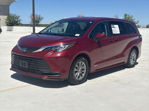 2021 Toyota Sienna LE