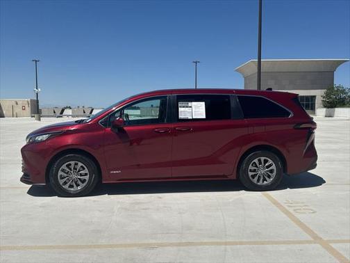 2021 Toyota Sienna LE