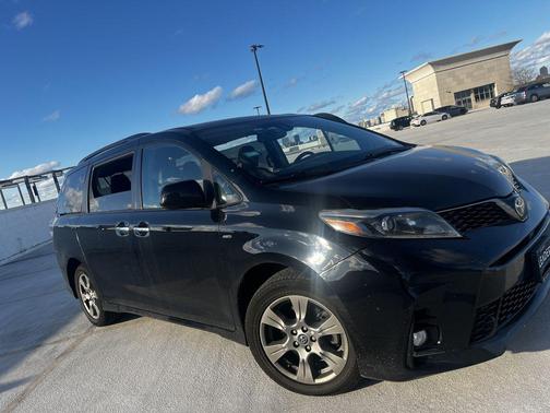 2019 Toyota Sienna SE