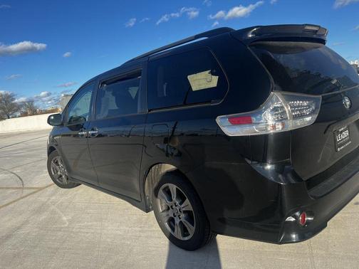 2019 Toyota Sienna SE