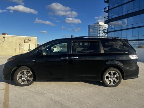 2019 Toyota Sienna SE