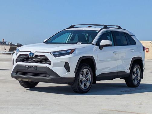 2022 Toyota RAV4 Hybrid XLE