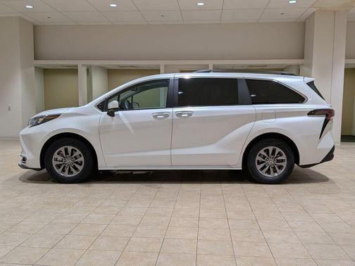2024 Toyota Sienna XLE