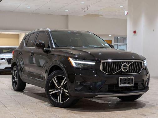 2023 Volvo XC40 B5 Plus Bright Theme