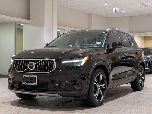 2023 Volvo XC40 B5 Plus Bright Theme
