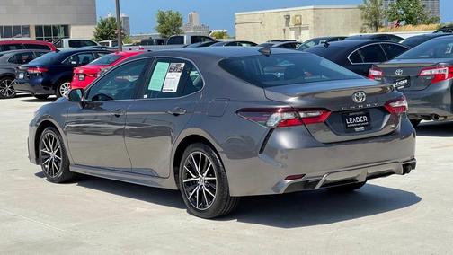 Photo 5 of 19 of 2021 Toyota Camry SE