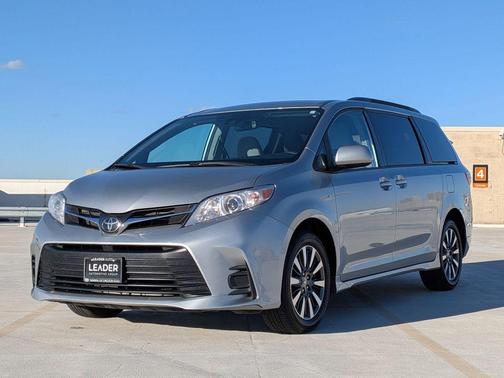 2020 Toyota Sienna LE