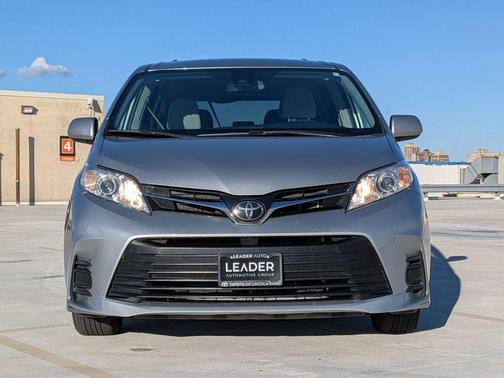 2020 Toyota Sienna LE