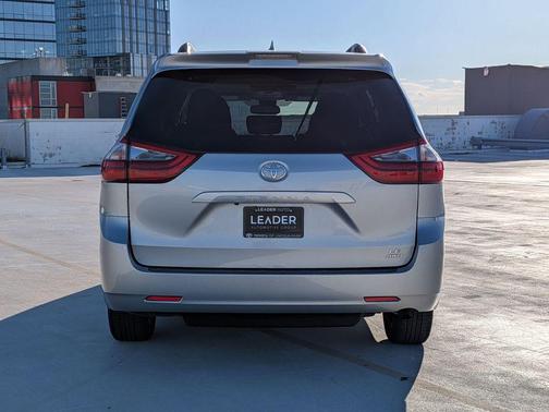 2020 Toyota Sienna LE