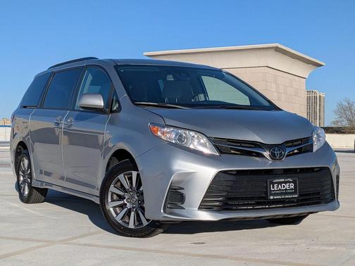 2020 Toyota Sienna LE