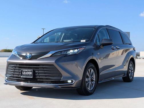 2023 Toyota Sienna XLE