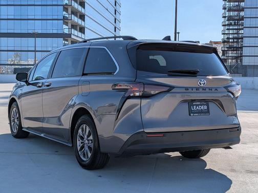 2023 Toyota Sienna XLE