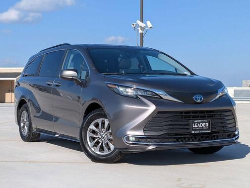2023 Toyota Sienna XLE