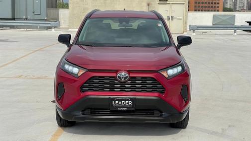 Photo 3 of 22 of 2020 Toyota RAV4 LE