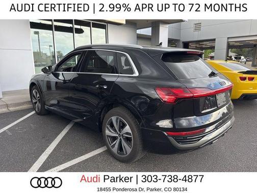 Mythos Black Metallic 2024 Audi Q8 e-tron Premium Plus