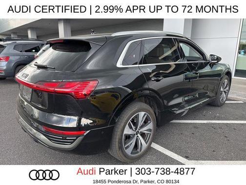 Mythos Black Metallic 2024 Audi Q8 e-tron Premium Plus