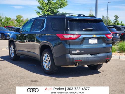 Graphite Metallic 2021 Chevrolet Traverse LT Cloth