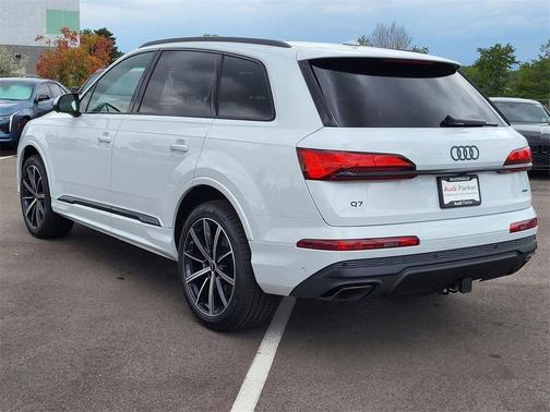 2025 Audi Q7 45 Premium Plus