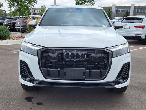 2025 Audi Q7 45 Premium Plus
