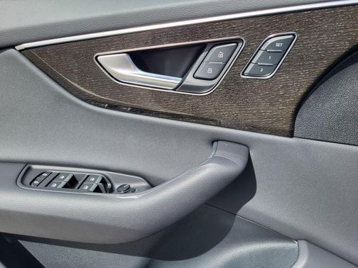 2025 Audi Q8 55 Premium