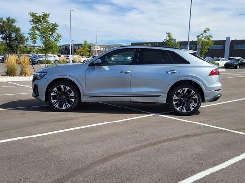 2025 Audi Q8 55 Premium