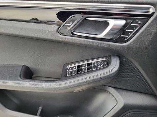 2023 Porsche Macan S