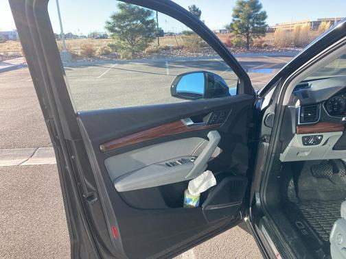 2023 Audi Q5 45 S line Prestige