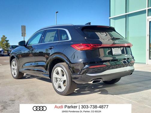 Mythos Black Metallic 2026 Audi Q5 Premium Plus TFSI quattro S tronic