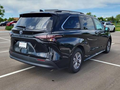 2023 Toyota Sienna XLE
