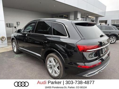Mythos Black Metallic 2022 Audi Q7 55 Premium