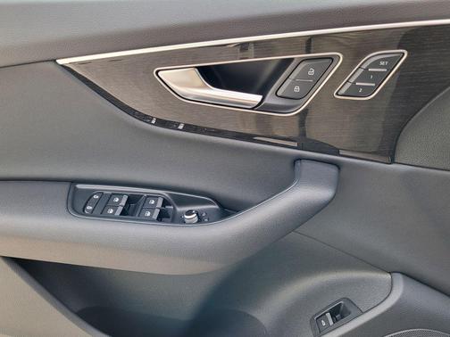 2025 Audi Q7 55 Premium