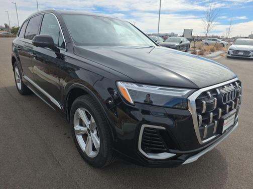 2025 Audi Q7 55 Premium