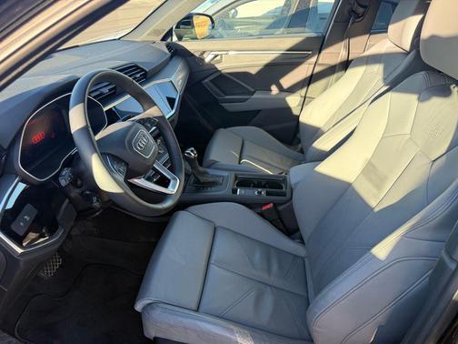 2025 Audi Q3 Premium 45 TFSI S line quattro Tiptronic