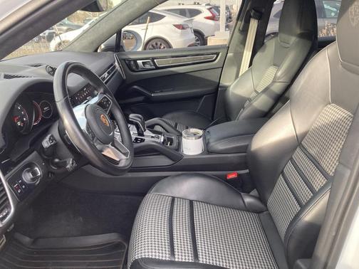 2023 Porsche Cayenne S