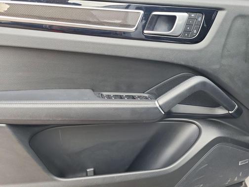 2023 Porsche Cayenne S