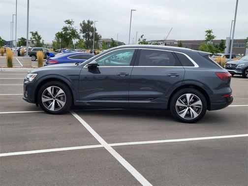 2024 Audi Q8 e-tron Premium Plus