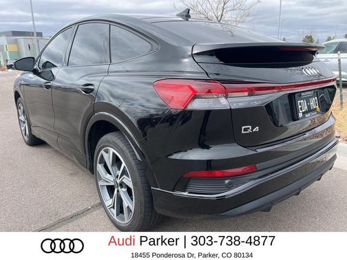 Mythos Black Metallic 2024 Audi Q4 e-tron Premium 50 quattro